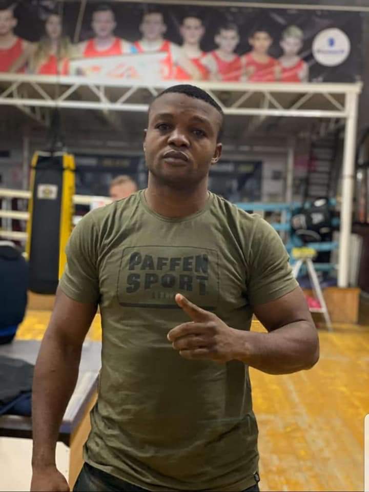 junior_makabu's tweet photo. Congolaises et congolais, j ai rempli ma fiche de mon prochain combat prévu à Kin le 18 janvier contre un polonais. Congo c est mon pays. https://t.co/eyQyDKgUnT