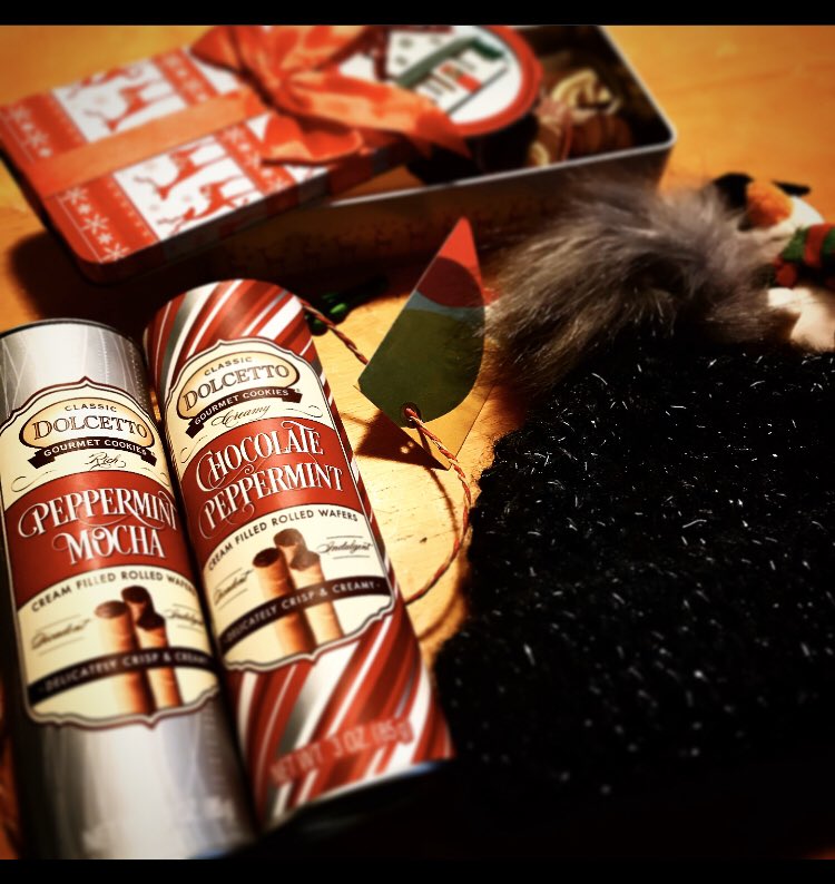 6StringedStudio's tweet image. 🎄✨THANK YOU✨🎄 

Feeling the love from all of my @6StringedStudio students and their families! I hope that everyone has a wonderful time over the holiday break. Don’t forget to practice! 😉