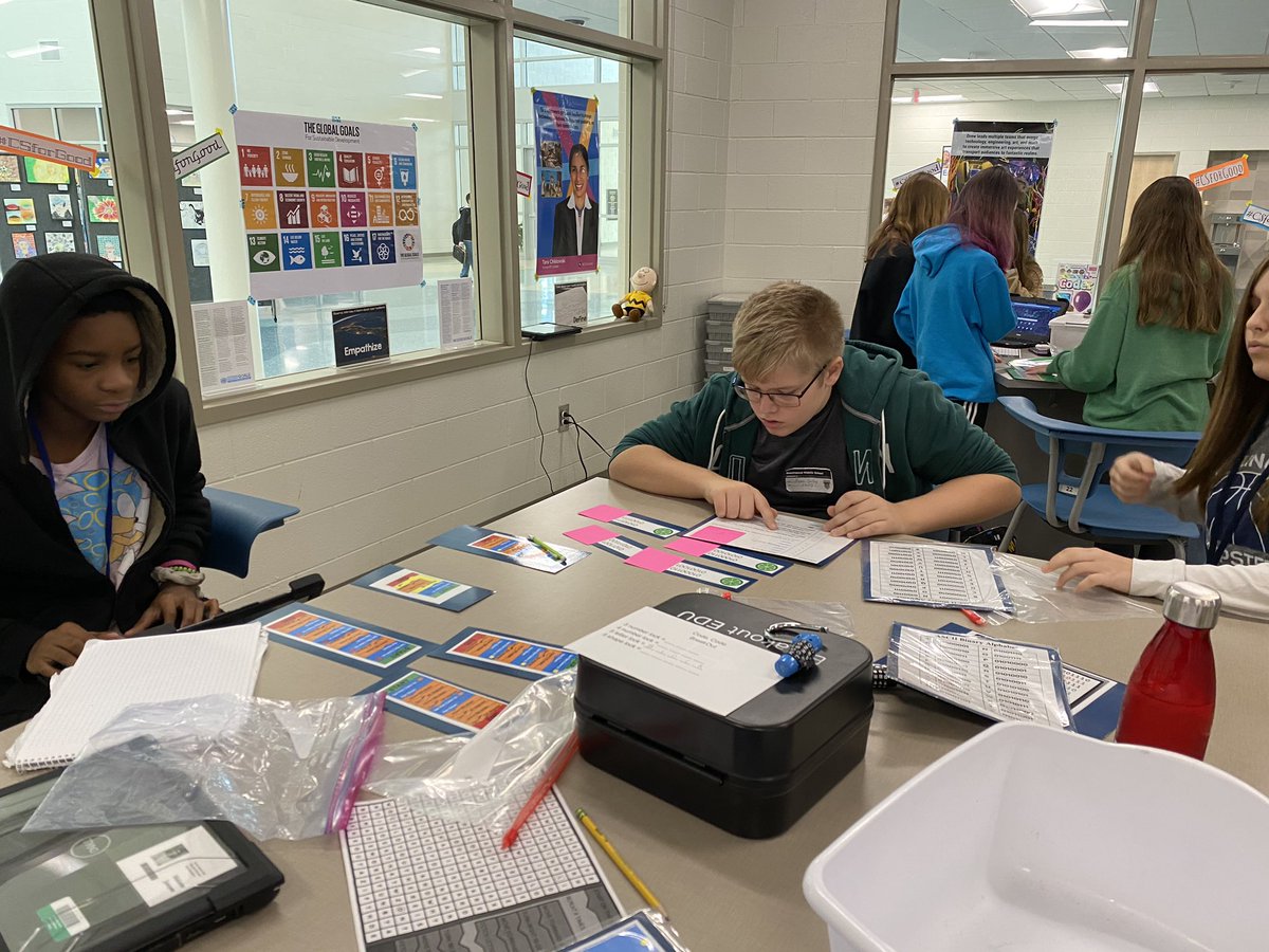 Lbyars2's tweet photo. Nothing like an @breakoutEDU to totally engage students! #notWinterBreakYet #CSrules https://t.co/XWHyEppJkg