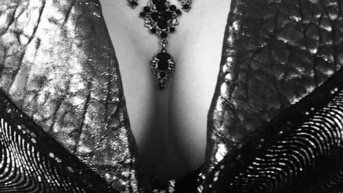 sq33kmonster's tweet photo. here........have some #evilboobs✨ https://t.co/uxEM0q5m5n