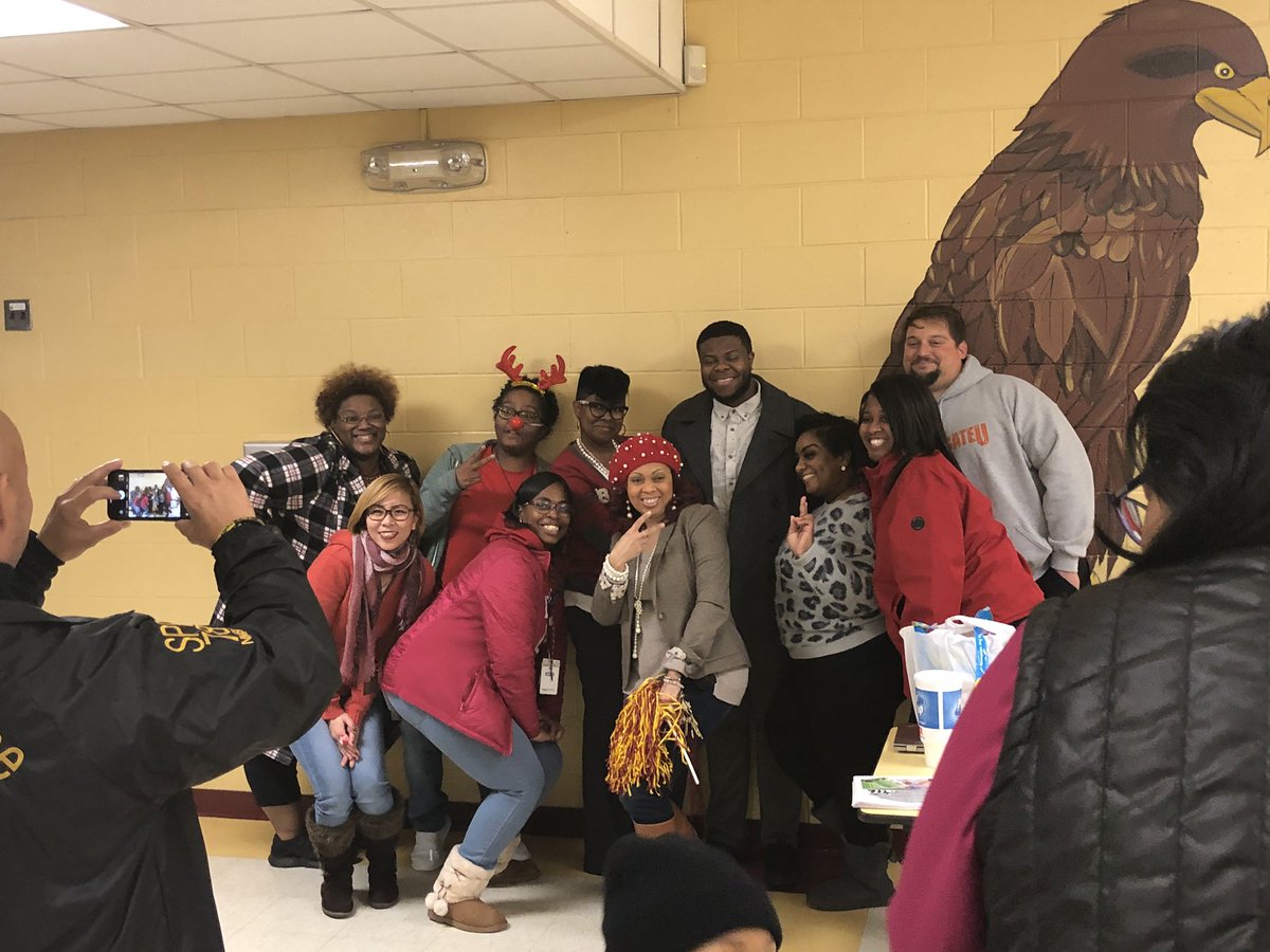 Jeffmayjr's tweet photo. What an amazing Family Night tonight at Douglas Byrd Middle School! A HUGE thank you to the brothers of Alpha Phi Alpha Fraternity for their help in making this a great event! 🤙🏿 https://t.co/3lOhPJ3RX7