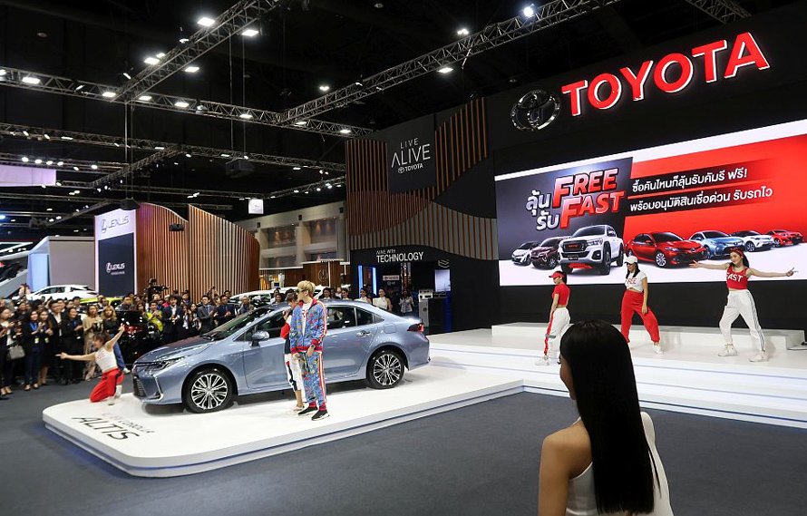 Gazoo編集部 على تويتر 昨日は日系メーカーによるコンパクトセダンを紹介した タイモーターエクスポ 日本ではなく タイ だからこそ どのブランドもお祭り騒ぎ 今回は そんな独自な雰囲気を持つタイモーターエクスポの様子をご紹介します T Co