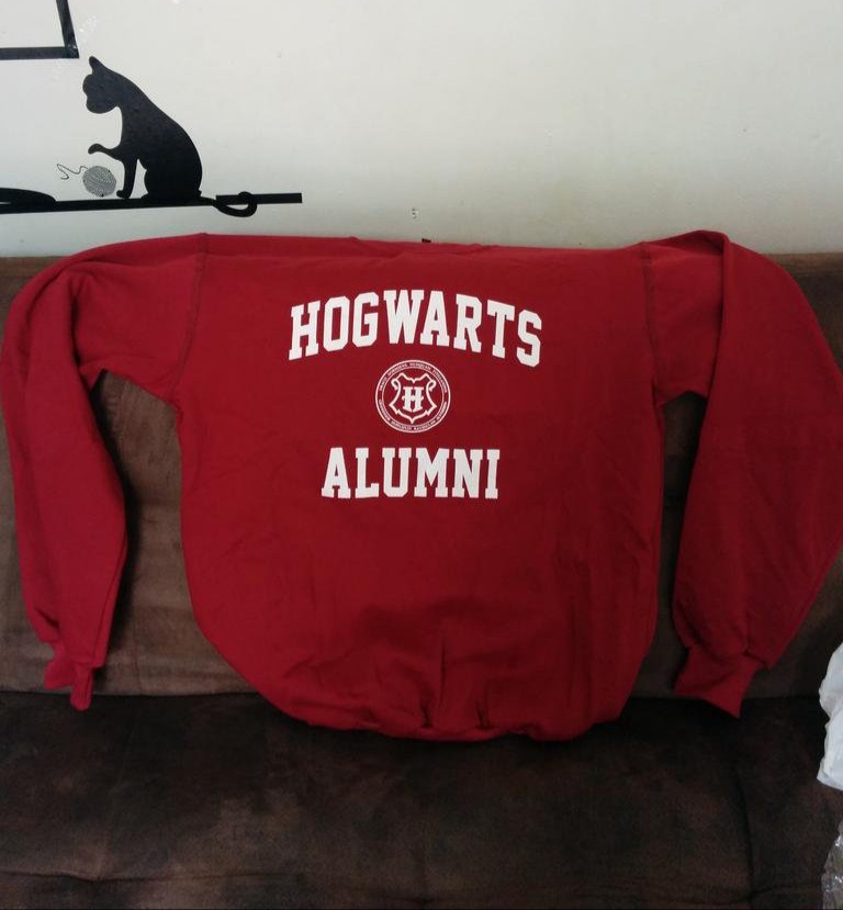 Kalo GShirt bikin HOGWARTS ALUMNI lagi, mau?
Kalo ya, mau model apa? 
Tetap SWEATER atau ganti HOODIE?