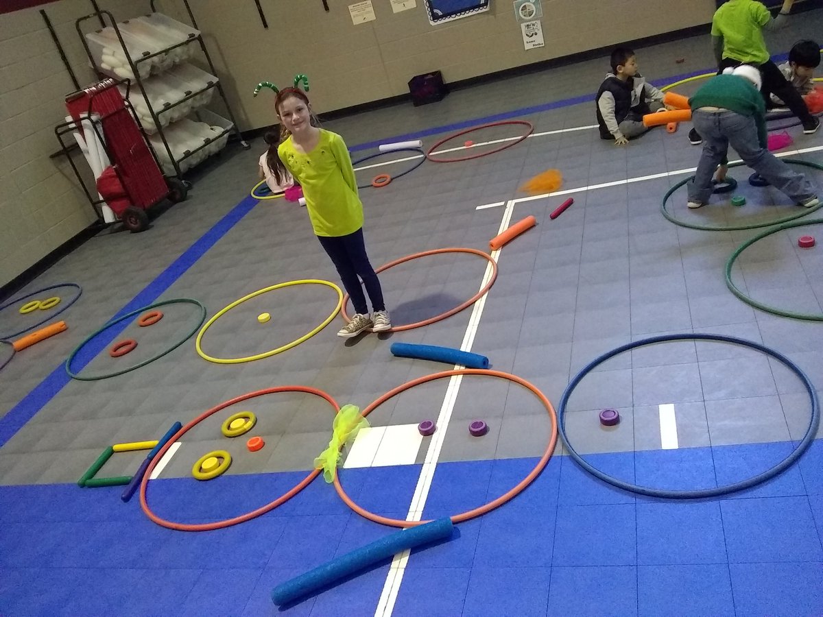 TParra_PE's tweet photo. Making a snowman without snow @Deretchin!  ⛄⛄⛄ https://t.co/jlMTZ9TCtt
