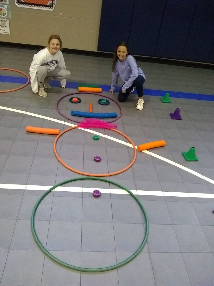 TParra_PE's tweet photo. Making a snowman without snow @Deretchin!  ⛄⛄⛄ https://t.co/jlMTZ9TCtt