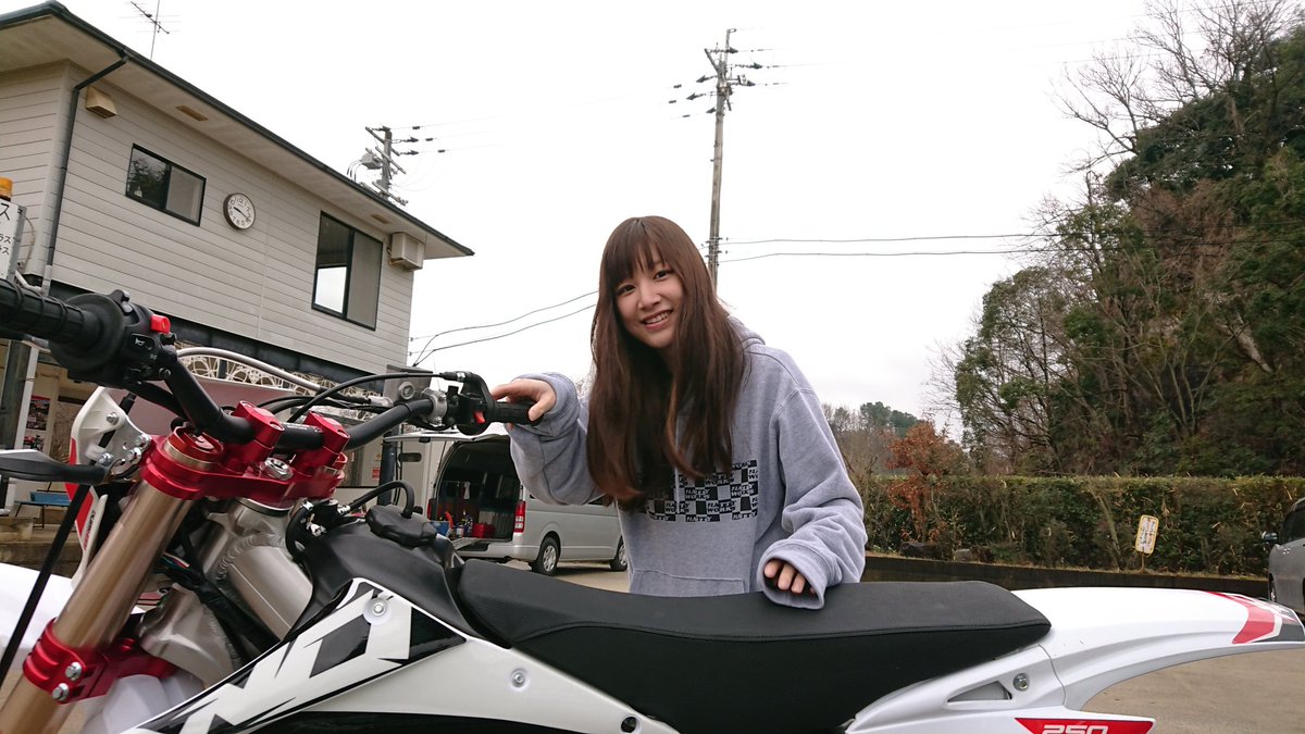 bivouac_osaka's tweet photo. IAオグショー小栗社長とイメージガールのふじっこちゃん☺️
@micru_runpica @TeamOGUshow
#カジュアルレーサー #Asiawing #RX230F #RX230FS #レア画像 https://t.co/nBKoqdaDxV