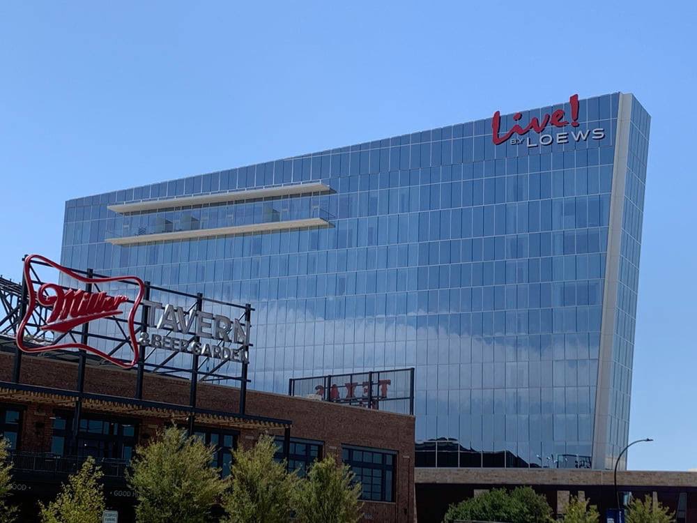 ViraconGlass's tweet photo. The new $150 million hotel, Live! By Loews – Arlington, TX, is the first of its kind in the country. #ViraconGlass adds the statement that makes this hotel unforgettable. For more photos, visit the gallery at  https://t.co/KOnImKaV7d https://t.co/EtI29sihT2