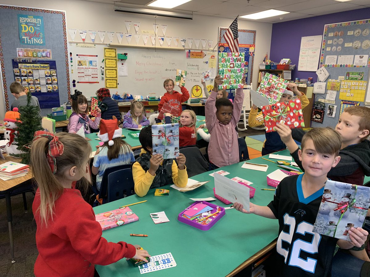 Sunset Ridge 2nd graders give back! Today they wrapped new books, created cards, and donated to the Chrysalis Women’s Shelter in an effort to share the joy of reading with others. Channel 12 news was here to spotlight this generous and heartwarming event.  #hawkscare <a href="/DVUSD/">Deer Valley Unified School District</a>