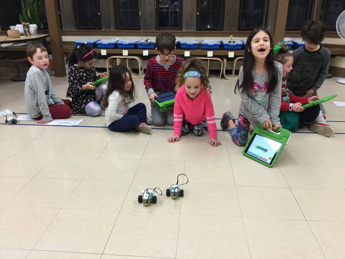 cnrossman's tweet photo. Fun had by all @BraesideES STEAM night! First graders were sure excited to share their Milo Rovers! #braesidepride https://t.co/UcVbbJvexu