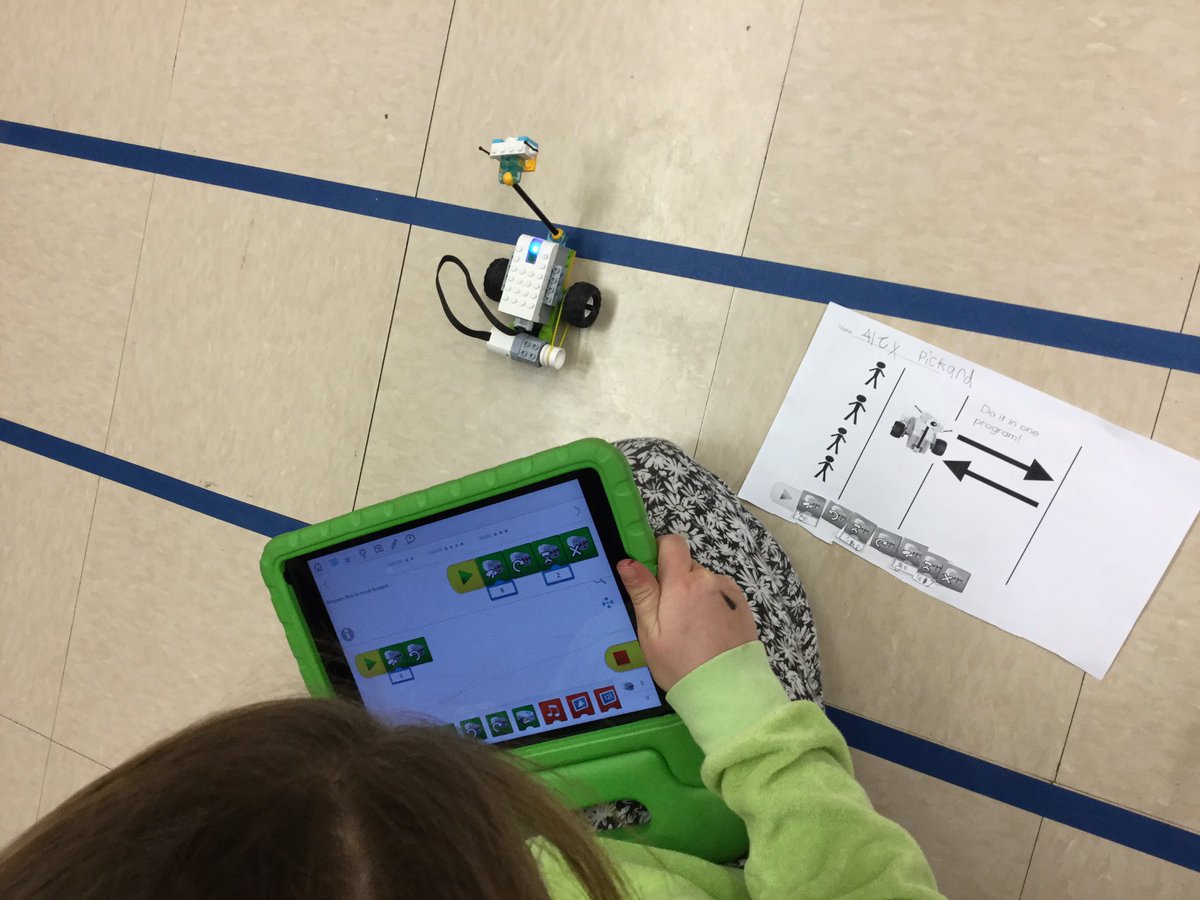 cnrossman's tweet photo. Fun had by all @BraesideES STEAM night! First graders were sure excited to share their Milo Rovers! #braesidepride https://t.co/UcVbbJvexu