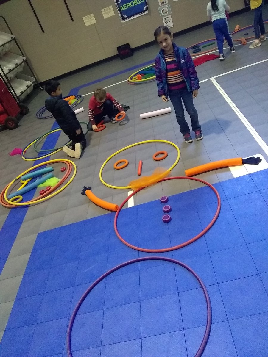 TParra_PE's tweet photo. Making a snowman without snow @Deretchin!  ⛄⛄⛄ https://t.co/jlMTZ9TCtt