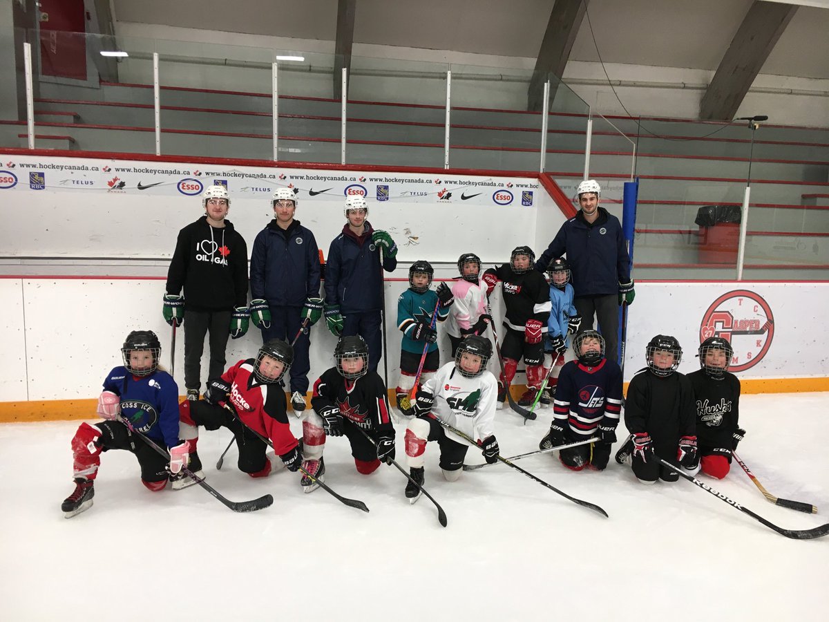 Thanks to the boys ⁦<a href="/KlippersHockey/">Iron Horse Kindersley Klippers</a>⁩ for helping run novice practice at Rosetown today.  The kids loved it!