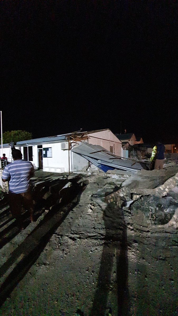 MKaarim's tweet photo. Dhanvaru 2:30 hai Iru ai baaru gadha kolhigandegga Naifaru Council idhaaraage furaalhu vanee vissaigen gos office ga beynun kuraa Electrical, Electronic adhi liyekiyun thakah v bodethi gellunthah libifa, mihaaru dhanee vaguthee gothun badhalu vumuge masakaki kuramun. @MariyaDidi https://t.co/EvYDZNs0JU