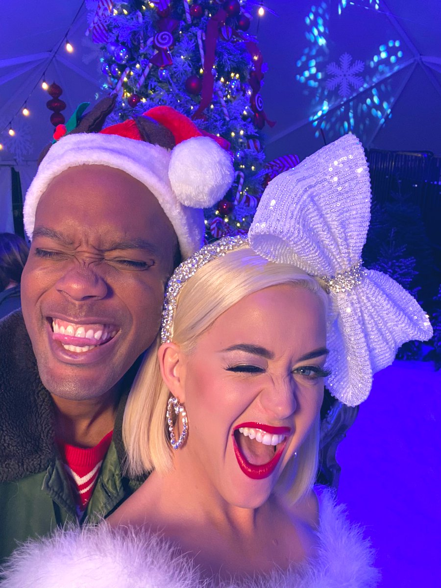 itstetrisbish's tweet photo. Just got cozy with @katyperry and talked all things holidays... #CozyLittleChristmas https://t.co/VQtB3OUTuc