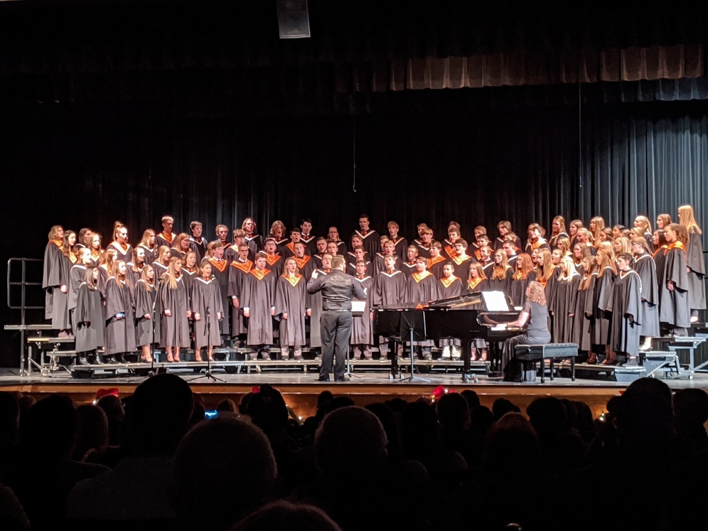 VanBuren_HS's tweet photo. Nothing gets you ready for the season quite like the VBHS Holiday Concerts. Fantastic performances!
The Association Alumni joining the stage is always my favorite part. Great tradition! #VB1Team #VBexperience #VBalum https://t.co/9eY36IYJXn