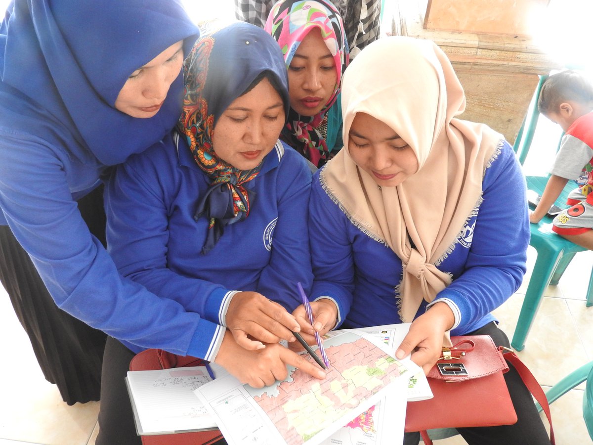 USAID_APIK's tweet photo. Read how #USAIDAPIK mainstreaming climate resilience in village planning and budgeting and increased the resilience of the people in Sumberagung Village, Malang Regency, East Java, to landslides and drought.
https://t.co/fs8bXMRRmg via @weADAPT1 https://t.co/IW8W6yJgqQ