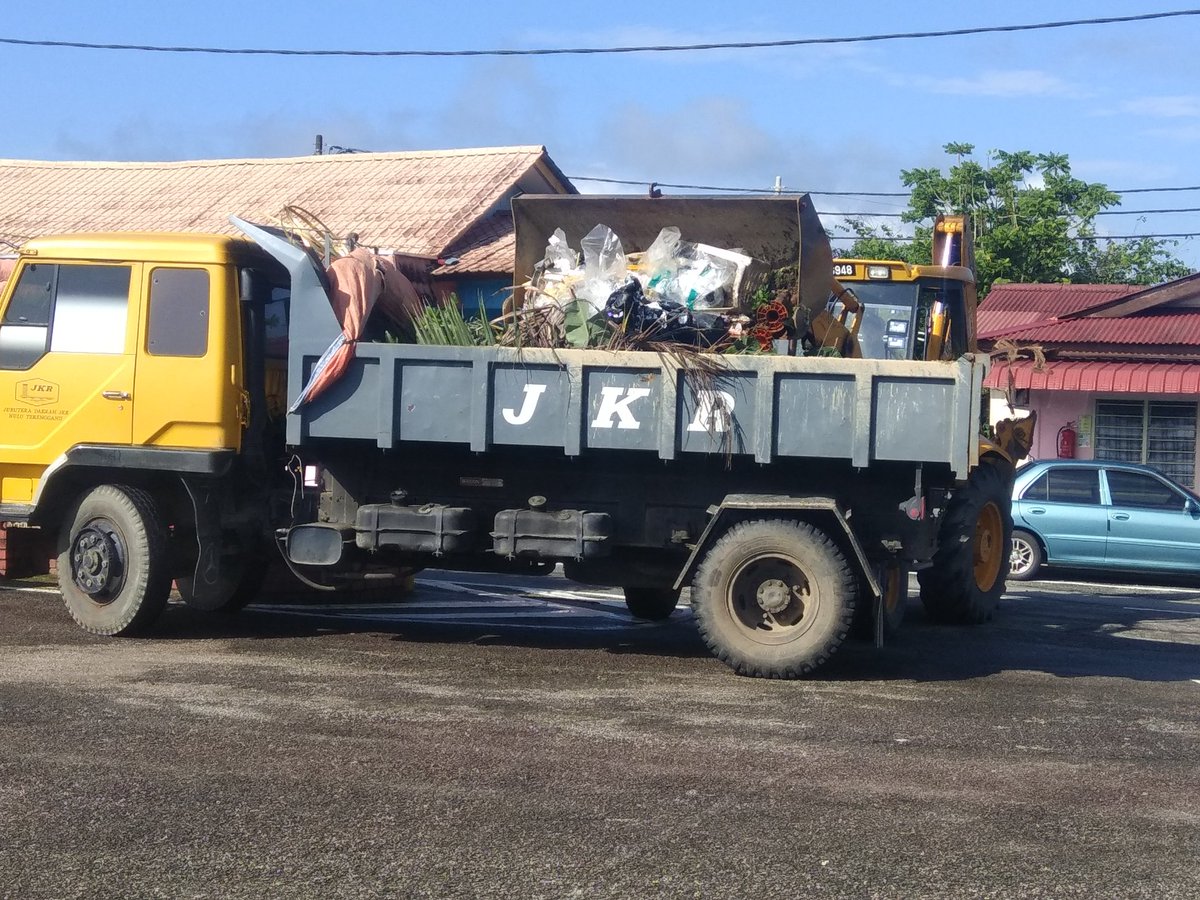 Aktiviti gotong royong kearah pensijilan semula EKSA di Zon Depo.. <a href="/yusufghani200/">تذكرة</a> <a href="/jasmi99203168/">jasmi</a> @Alifzjkr