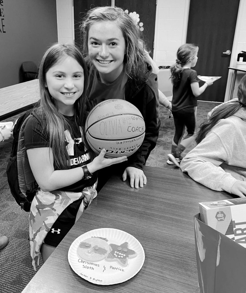 coachjessehunt's tweet photo. A big S/O @aabigailhlas for being a great big sister to Rylee today! And...helping earn an autographed team basketball for winning the cookie competition! @adm_girls https://t.co/7B2EhYAlI3