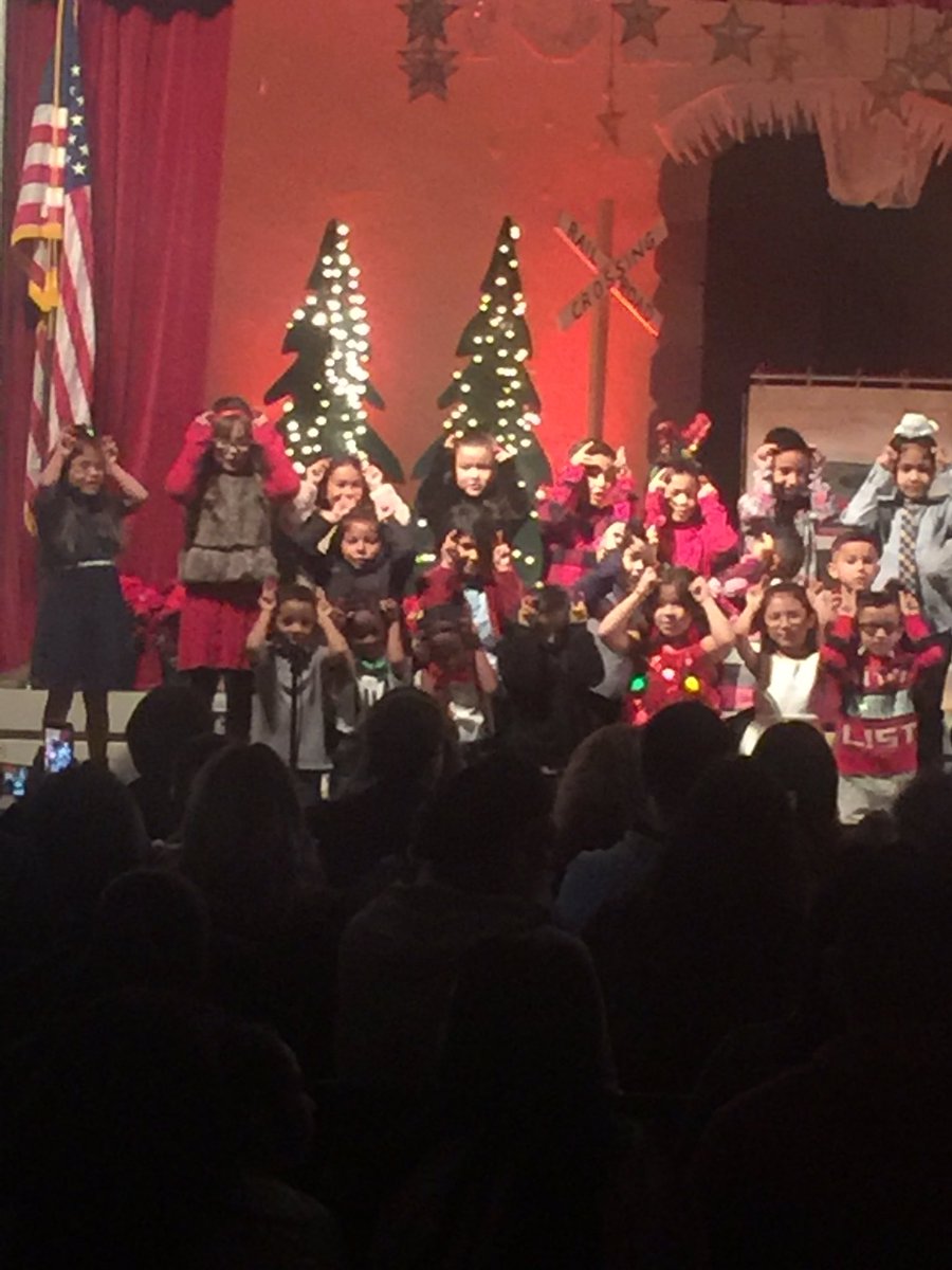 marshallstars's tweet photo. Marshall’s 1st Grade Winter Program. https://t.co/TchFwsjXpu