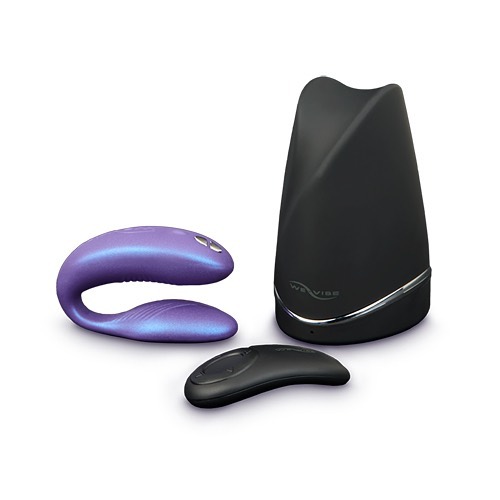 fantasieshop's tweet photo. Als de kerstman een seksspeeltje voor koppels meebrengt, dan is het vast de limited edition van de We-Vibe - Sync Under The Stars. Voor 23.30 uur besteld, morgen in huis. Artikelnr. SNSYSGC. #wevibe #koppelvibrator #wevibesync: Als de kerstman een… https://t.co/Njd4r4TspH https://t.co/vBRNiOiDDt