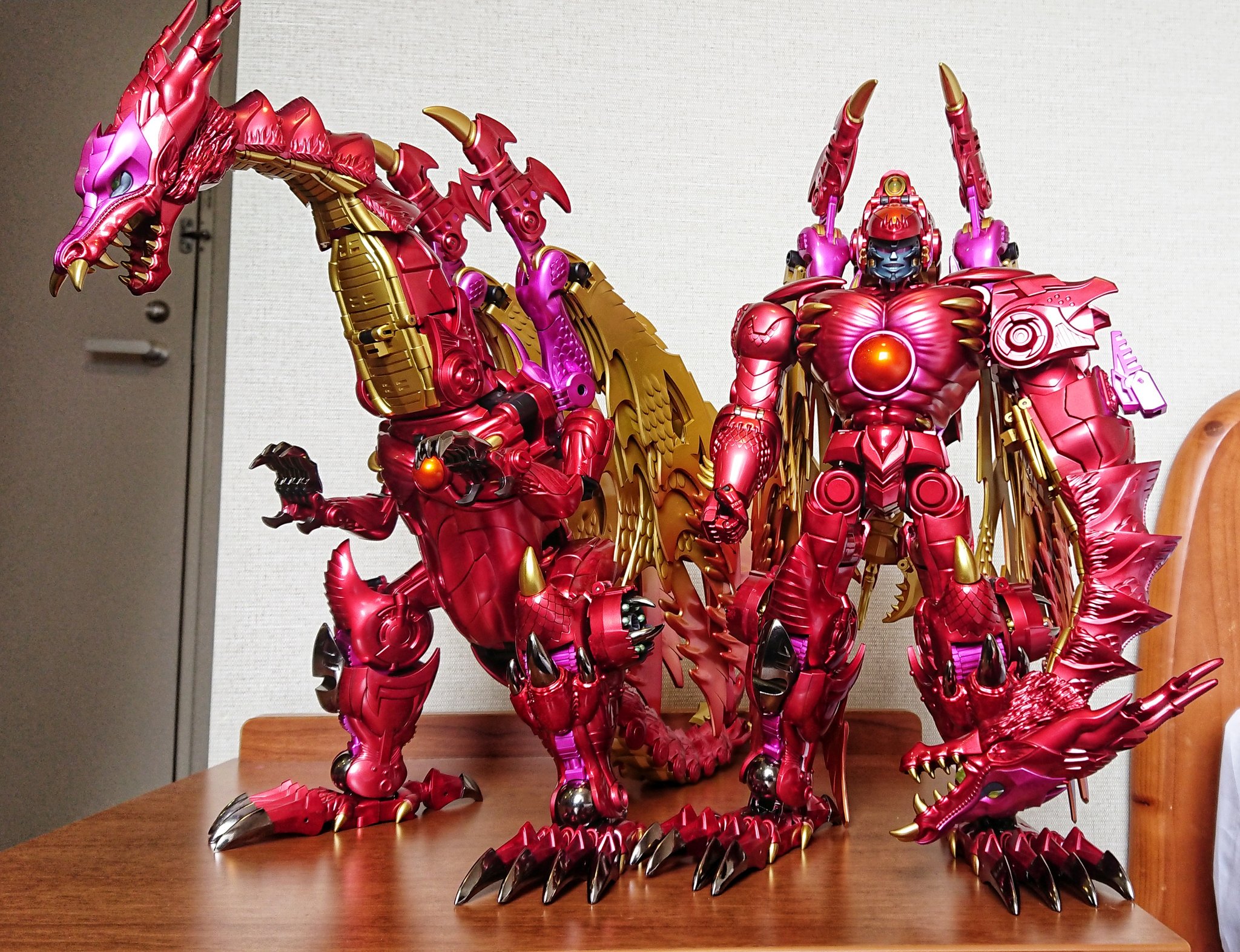 Uz ᴗ Twitterissa その4 Jiangxing Jx Metalbeast 01 Winged Dragon 非正規のmpドラゴンメガトロンっぽい人 アニメのcgそのもので全塗装かつダイキャストをふんだんに使用 しもめちゃくちゃでかい ドラゴンの目と口が2色に発光 T Co