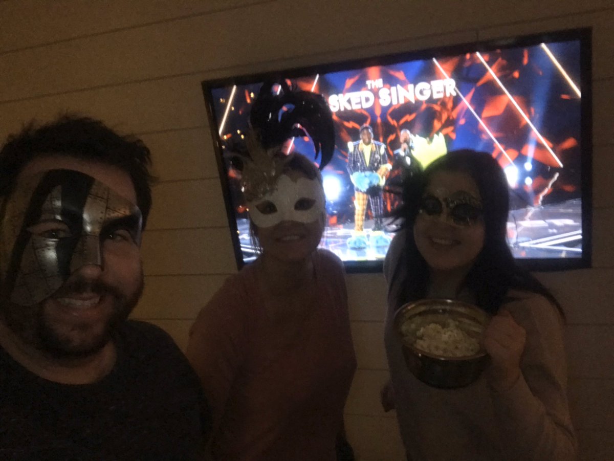 matthew_parke's tweet photo. Just a typical evening watching #TheMaskedSinger @FOXTV @FoxMaskedSinger #RottweilerMask #flamingomask #FoxMask https://t.co/JPHZSKLk3w