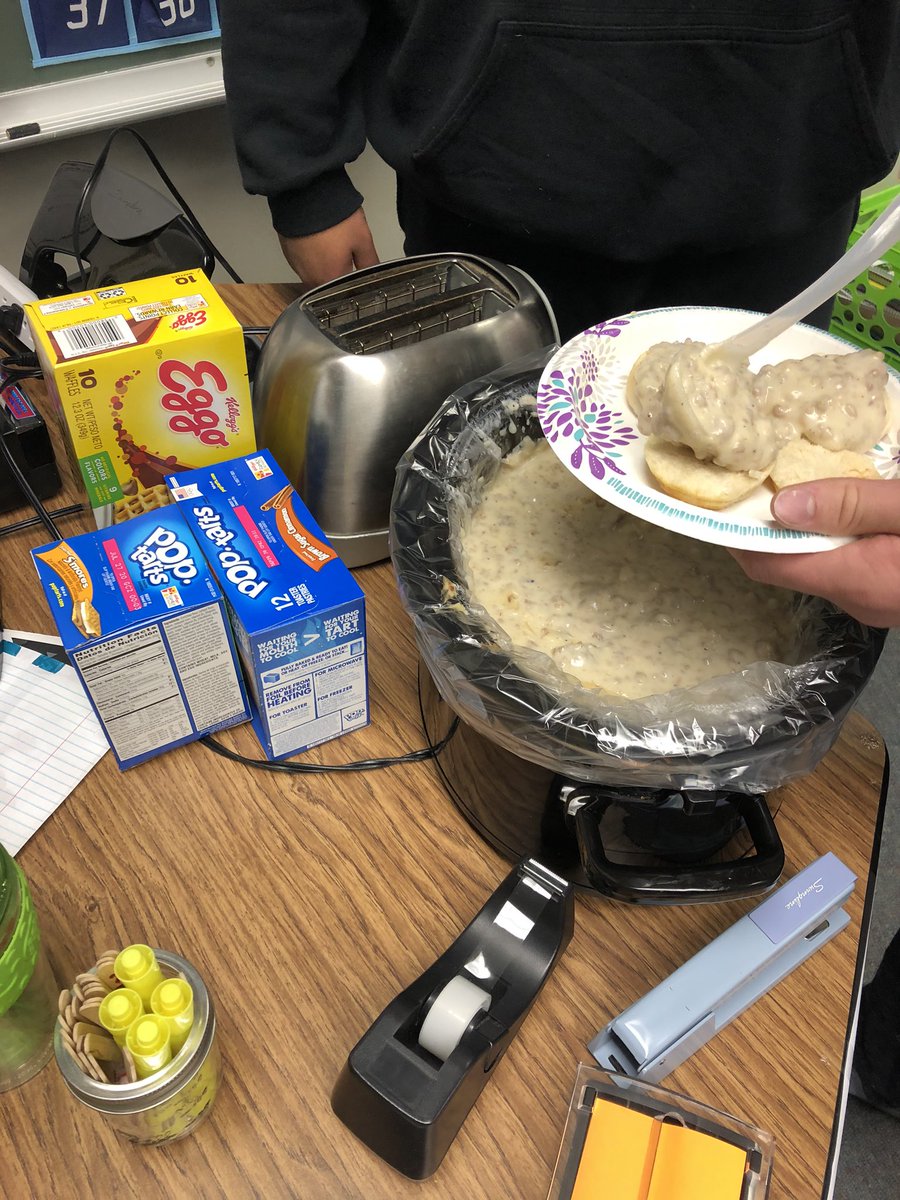 Sra_Dugan's tweet photo. First hour has an INSANE breakfast club this morning featuring @RedsDonuts , scrambled eggs, biscuits & gravy, and a toaster for the waffles and Poptarts! 🥞🍳🥐 #SoMuchFood #FullForDays https://t.co/yZr6d23hqn