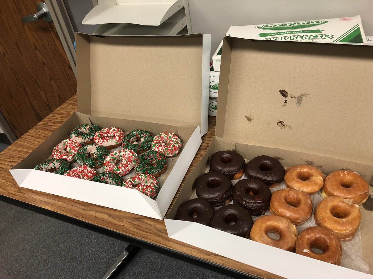 Sra_Dugan's tweet photo. First hour has an INSANE breakfast club this morning featuring @RedsDonuts , scrambled eggs, biscuits & gravy, and a toaster for the waffles and Poptarts! 🥞🍳🥐 #SoMuchFood #FullForDays https://t.co/yZr6d23hqn