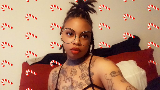 Holiday content drops tonight. 😋 My #Onlyfans is on sale for $3 until New Years 🎁 Definitely in the holiday<a href="/tag/onlyfans"class="tags">#Onlyfans</a>