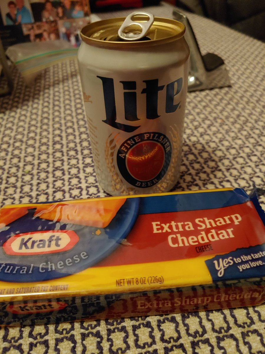 AndrewInKenosha's tweet photo. Round 2 on @WiBeerWednesday
#MacroVersion
8oz beer + 8oz cheese = 16 oz of fun https://t.co/1CRQ7V8Ku9