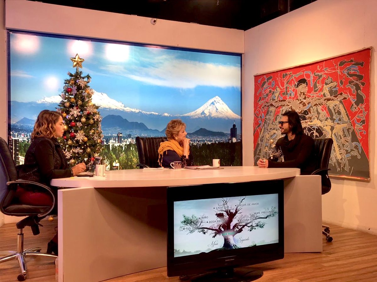 iambetocuevas's tweet photo. Conversando con @maxwoodside y @anamaalvarado de las fechas que tendremos este fin de semana y el 2020 con @jselmusical y del lanzamiento de mi disco #COLATERAL.
¡Gracias por el espacio! ¡Siempre es un gusto verlas! https://t.co/lxTEtdYe7Y