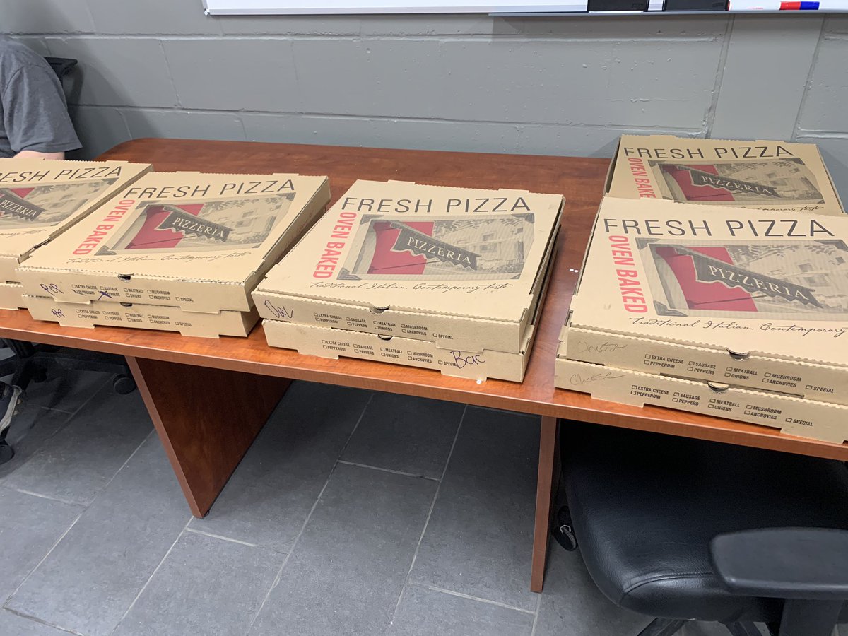 roccisano_nancy's tweet image. So much food and recognition tonight for #latenightsamepage with our #met partners 🧡 #oneteam #myfr8teamrocks @cochran_marc @NotsoLameTHD @WendyMcclintock @HDZ153 thank u 2 @myohn2112  4 standing in 4 Marc while he’s on vacation 🥳