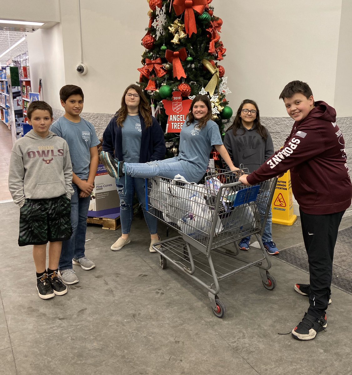 MaryLiz111's tweet photo. These MS Future Business Leaders of America showed their true heart for community service this evening by delivering cookies to a nursing home and shopping for children they adopted for the holidays. Such outstanding and giving students! @ADSpokaneOwls https://t.co/kjS5MGz3hZ