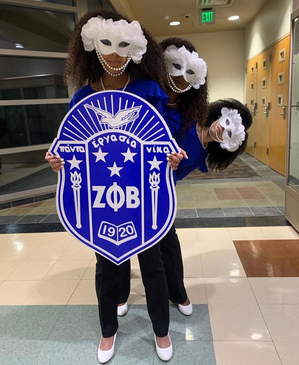 watchtheyard's tweet photo. The new Fall 19 Zetas at the University of New Mexico 💙🙌🏾 IG: Nutau.zphib https://t.co/KXoepR7FwH