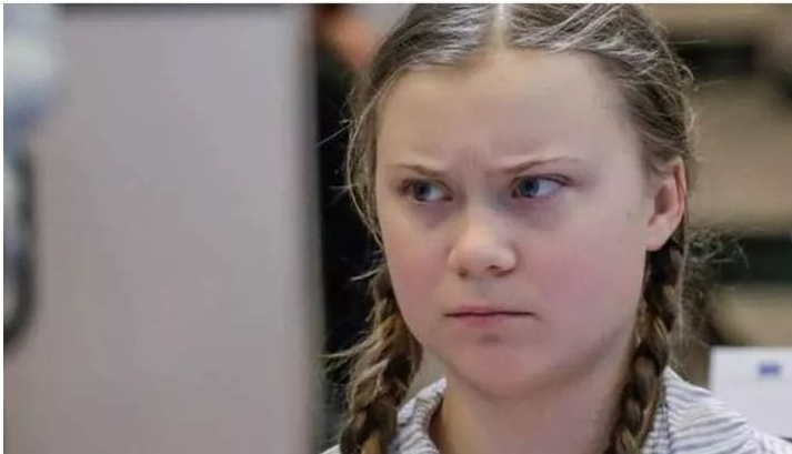 El_Antropoloco's tweet photo. Greta Thunberg viendo cómo escribes tu diario de campo en papel deforestador y no en hojas de platano... https://t.co/PuDMuTQU9q