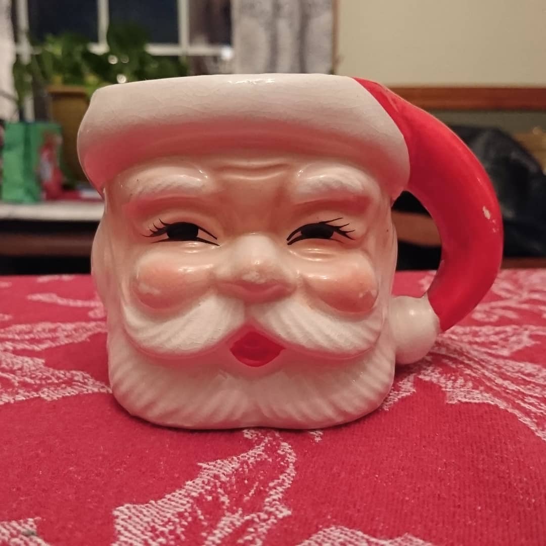 marksweeneyjr's tweet photo. Three stages of holiday cheer: 1) 1st eggnog; 2) 'I'd love a limoncello' 3) 'The couch would be fine' https://t.co/VgjHU14jVH