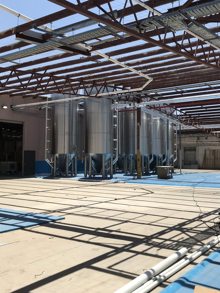 crackerscraigo's tweet photo. FMD, that’s a lot of beer #MoonDogWorld. https://t.co/3qJ95i7mwv