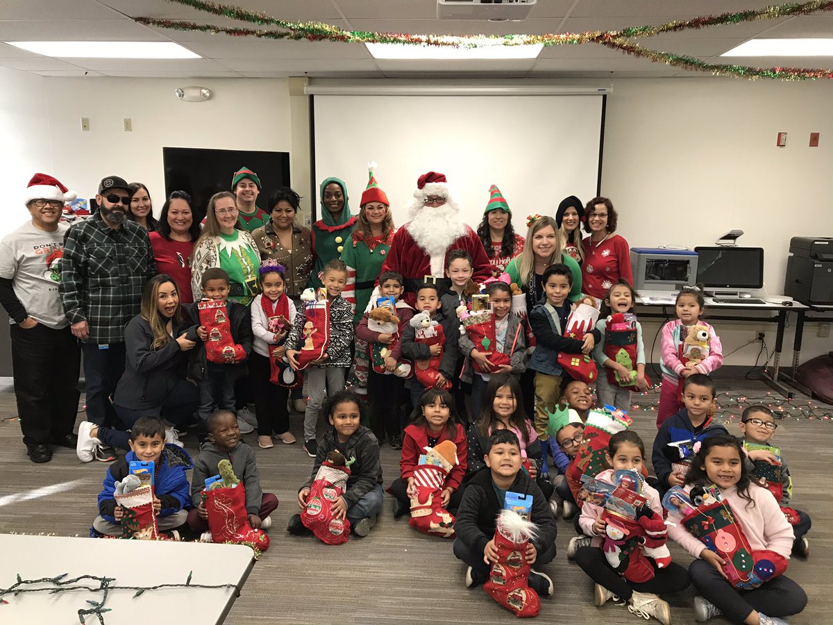D_Stallard's tweet photo. @normaldoyle We can’t thank you and the ATT Pioneers enough for bringing joy to our students today! @MagnoliaCVUSD @CajonValleyUSD https://t.co/FaQFxHiEDU