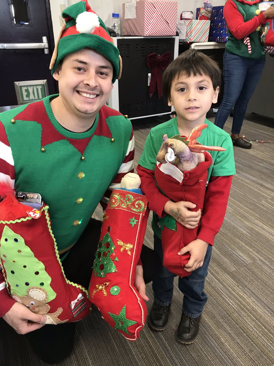 D_Stallard's tweet photo. @normaldoyle We can’t thank you and the ATT Pioneers enough for bringing joy to our students today! @MagnoliaCVUSD @CajonValleyUSD https://t.co/FaQFxHiEDU
