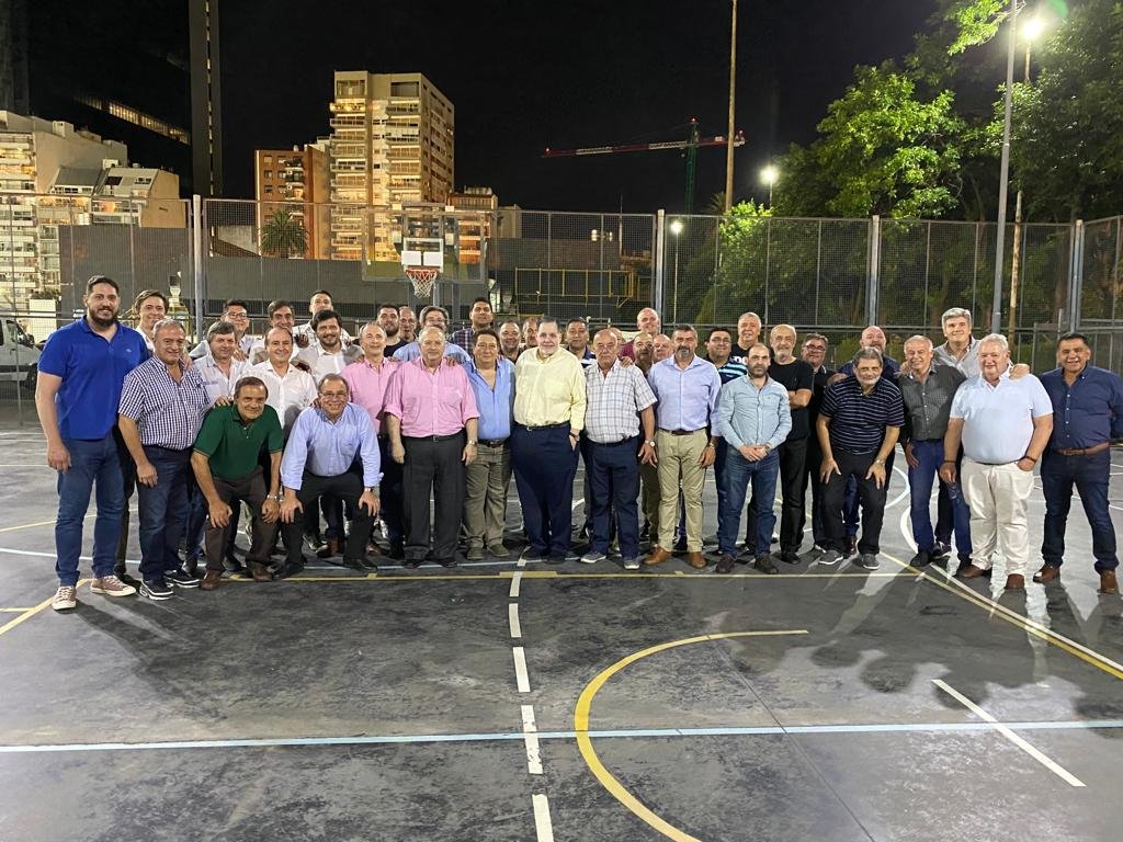 TorneoSCBasket's tweet photo. ¡¡Previa de la transicion de la CABB!!
Nuestro presidente de la Federacion Santacruceña Mauricio Gomez Bull, y nuestro Vice Presidente Pavel Gordillo, Junto al Presidente FIBA Horacio Muratore, y a los presidentes de CABB, Fabian Borró y de la ADC, Gerardo Montenegro. https://t.co/52kczfge9l