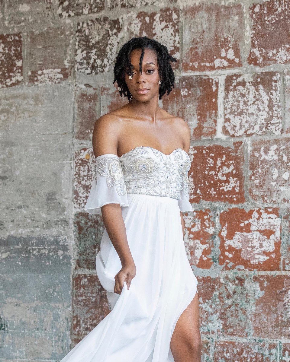Grace_Portrait's tweet photo. I had 2 strobes set up, but I wasn’t getting the look I wanted. So I turned them off, shifted closer to the window light &amp; cranked up my ISO  😍

#fashionphotography #fashionportrait #NYCphotographer #girlswithlocs #modelsofcolor #naturallightportrait #bridalshoot #fdphotostudio https://t.co/G2xqrRnAUh