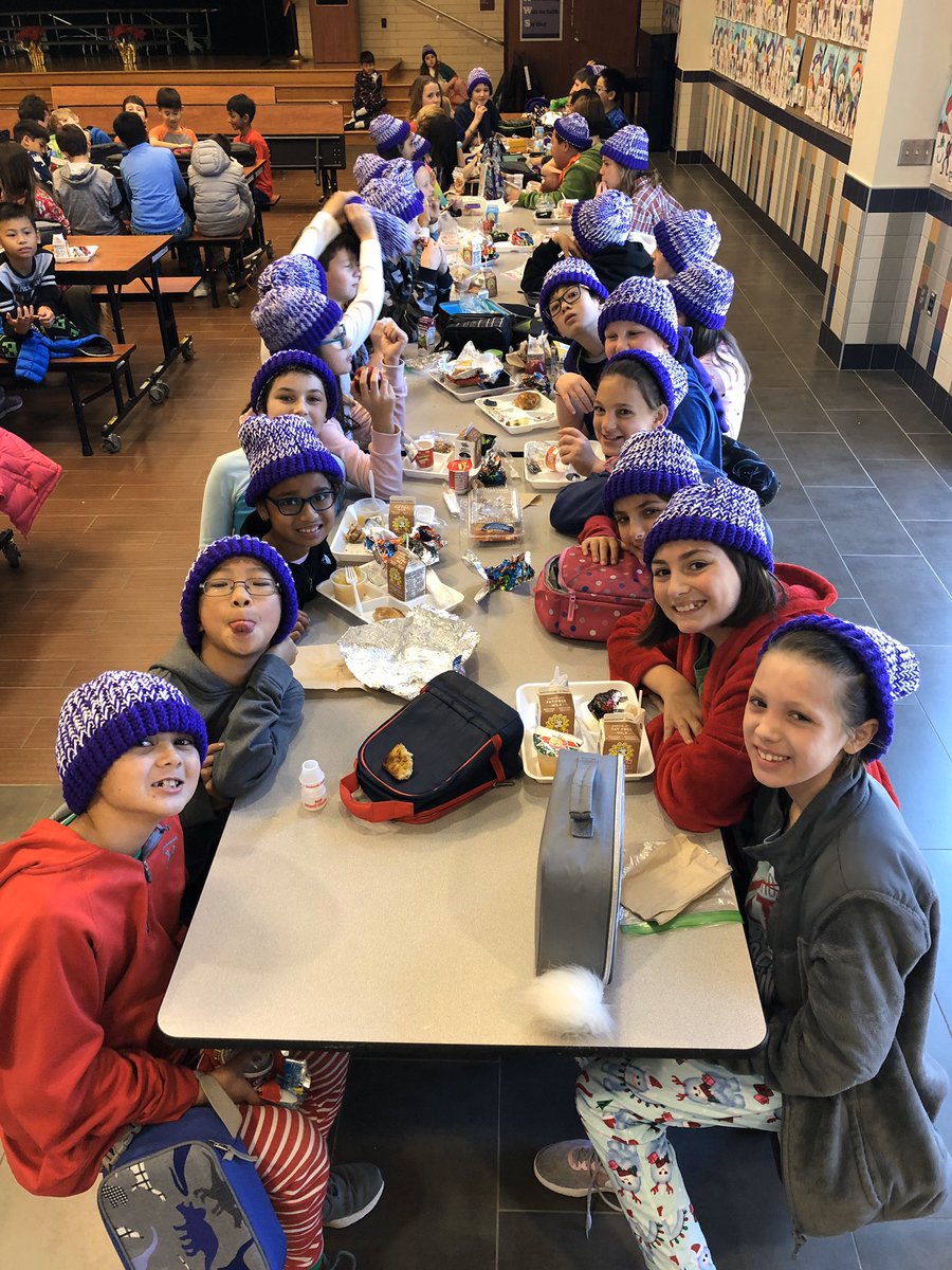 FrostwoodElem's tweet photo. One of our 4th grade teacher’s mom’s makes a purple and white hat for each and every 4th grade student. #sheisamazing #fwelovesMrsMulherinsmom #shesonespeciallady #luckystudents #frostwoodcolors #fwe4thgrade #madewithlove #madeonaloom https://t.co/ZLozh2aC5E
