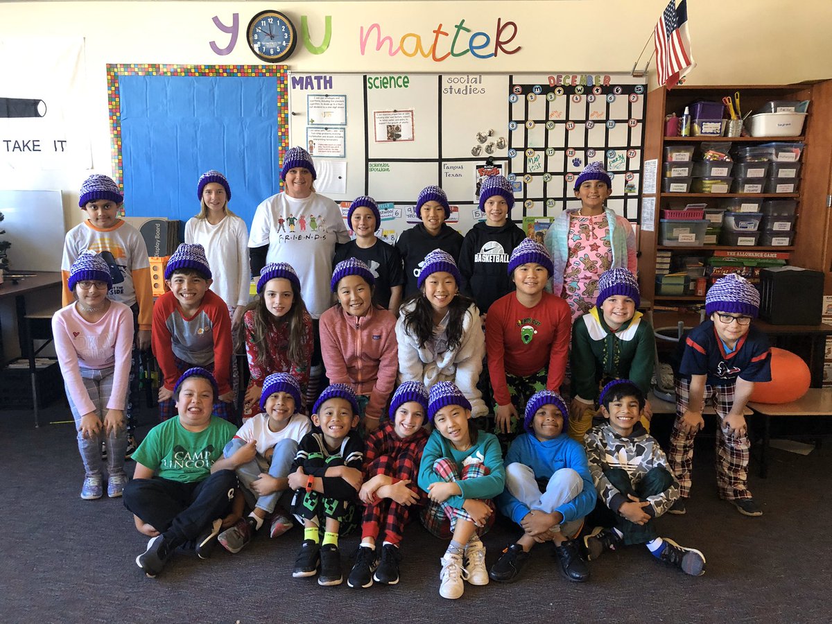 FrostwoodElem's tweet photo. One of our 4th grade teacher’s mom’s makes a purple and white hat for each and every 4th grade student. #sheisamazing #fwelovesMrsMulherinsmom #shesonespeciallady #luckystudents #frostwoodcolors #fwe4thgrade #madewithlove #madeonaloom https://t.co/ZLozh2aC5E
