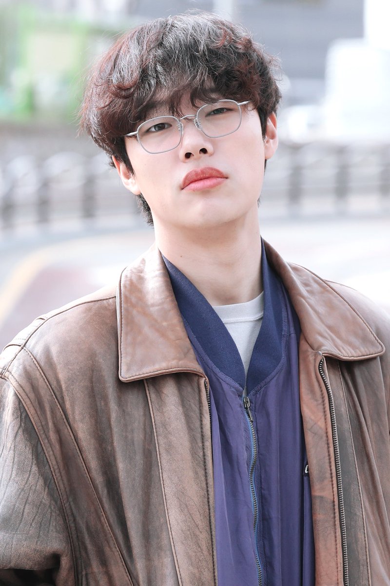 intrareum's tweet photo. 올해 류준열 필모 농사 자래따 👐 https://t.co/nrzr9o4azz