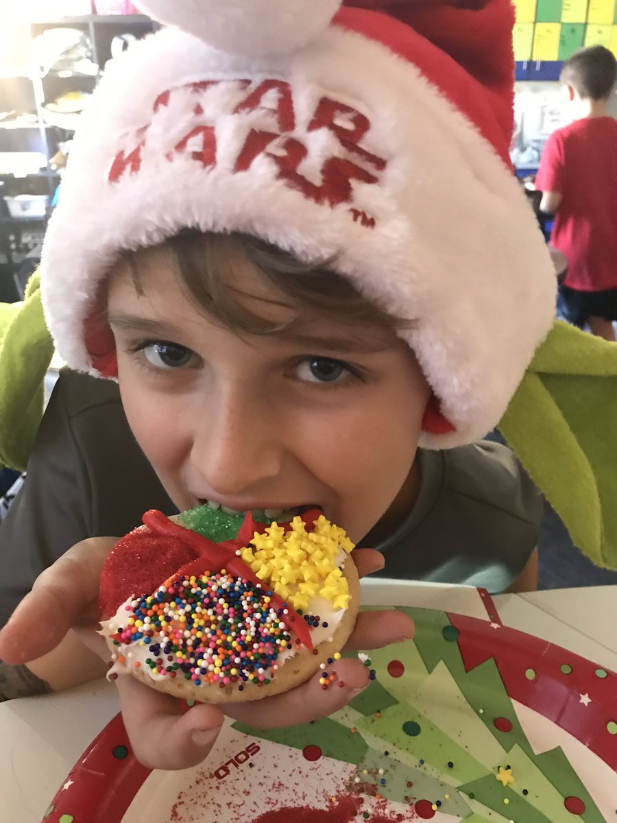MrsplowdenP's tweet photo. We fused holiday fun and fractions today by partitioning and decorating equal parts of sugar cookies!  Students then used @Seesaw to take a picture of their cookie and label the fractional parts!  Who knew math could be so delicious?!? @pvespride #pvespride #guidedmath https://t.co/DRKEj1ai03