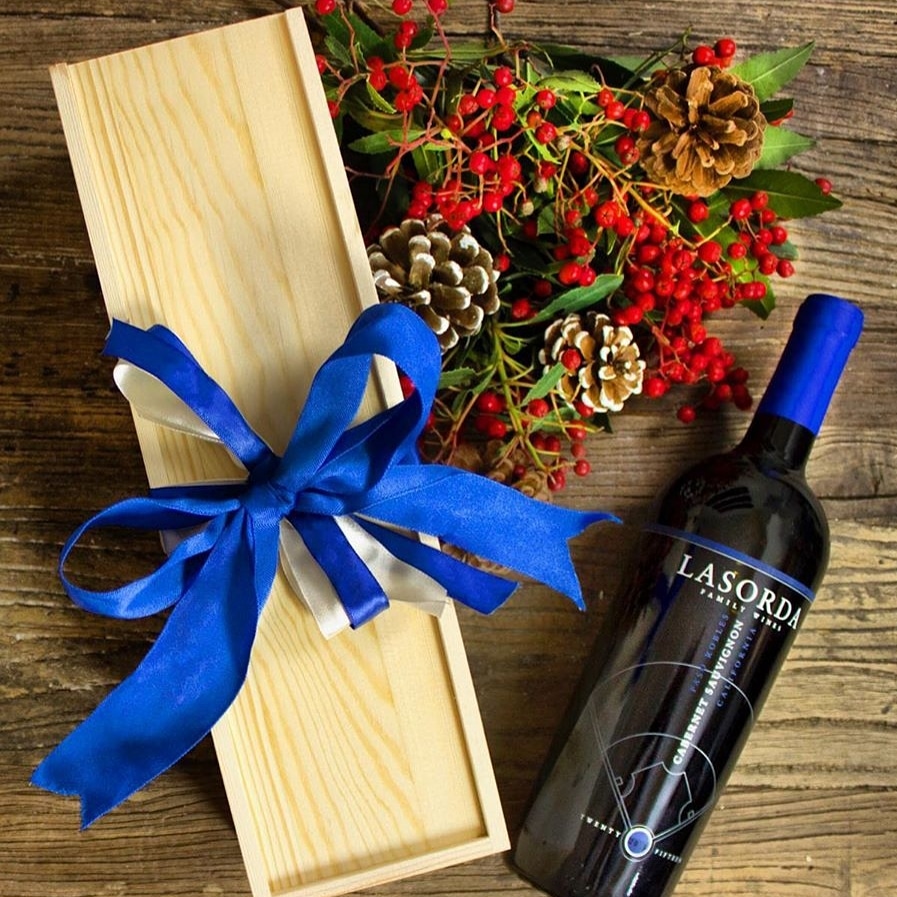 LasordaWines's tweet photo. Wine from Tommy Lasorda and family.
Available for holiday delivery. Great gift for a #Dodgers fan (over 21 of course)
At https://t.co/jjt99TiFQj https://t.co/E9h5g4ZT6t