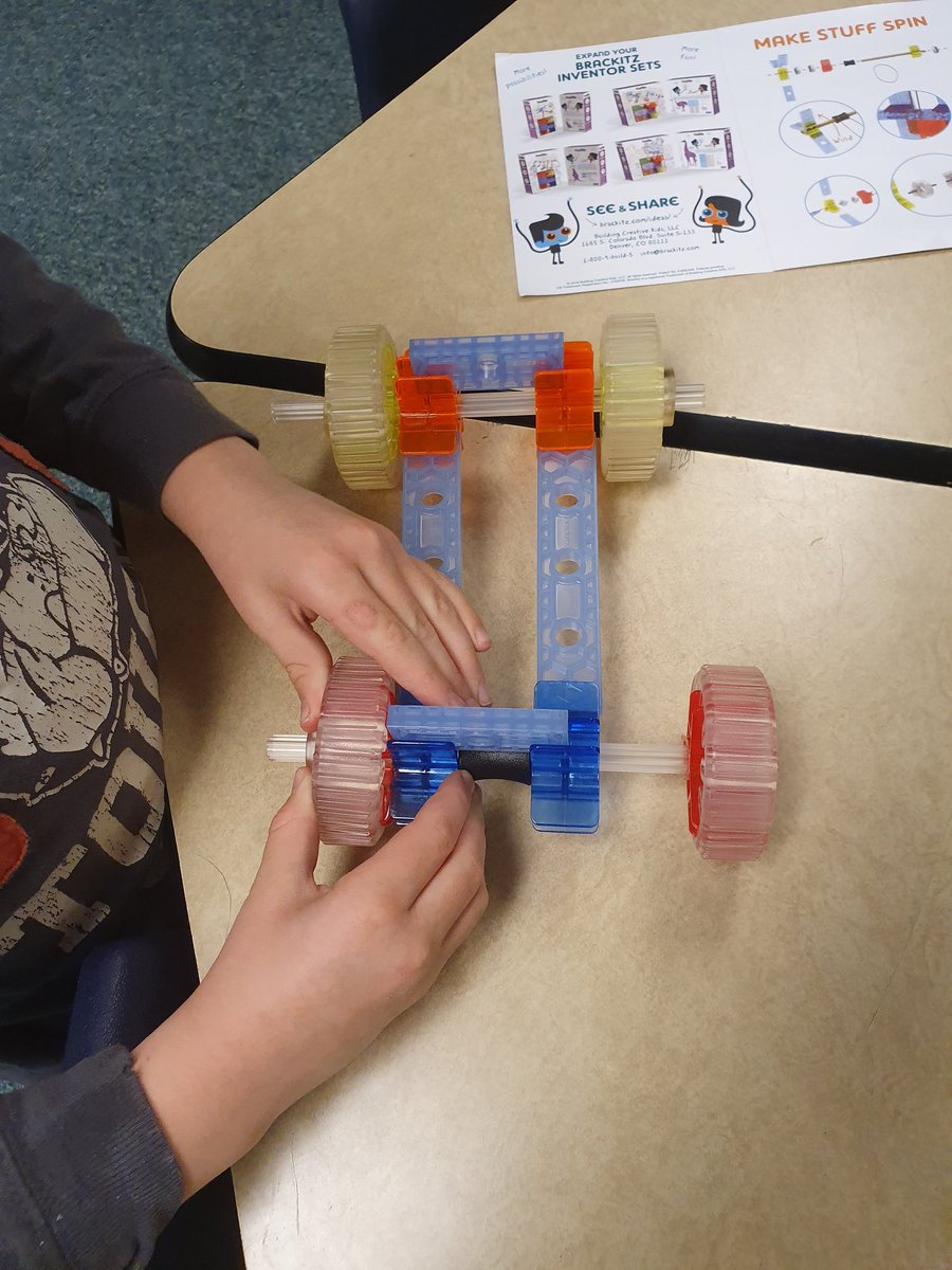 SASMSTEM's tweet photo. Students used #brackitz, #mergecube and #zoobs in the #roadrunnerlab. They explored different #stem concepts such as potential and kinetic energy, internal organ jobs, and #engineering. @ABQschools @APSLZ1 @magnetschlsmsa #stemeducation #adayinschool #science @MagnetSchlsMSA https://t.co/X6iKCjKaWn