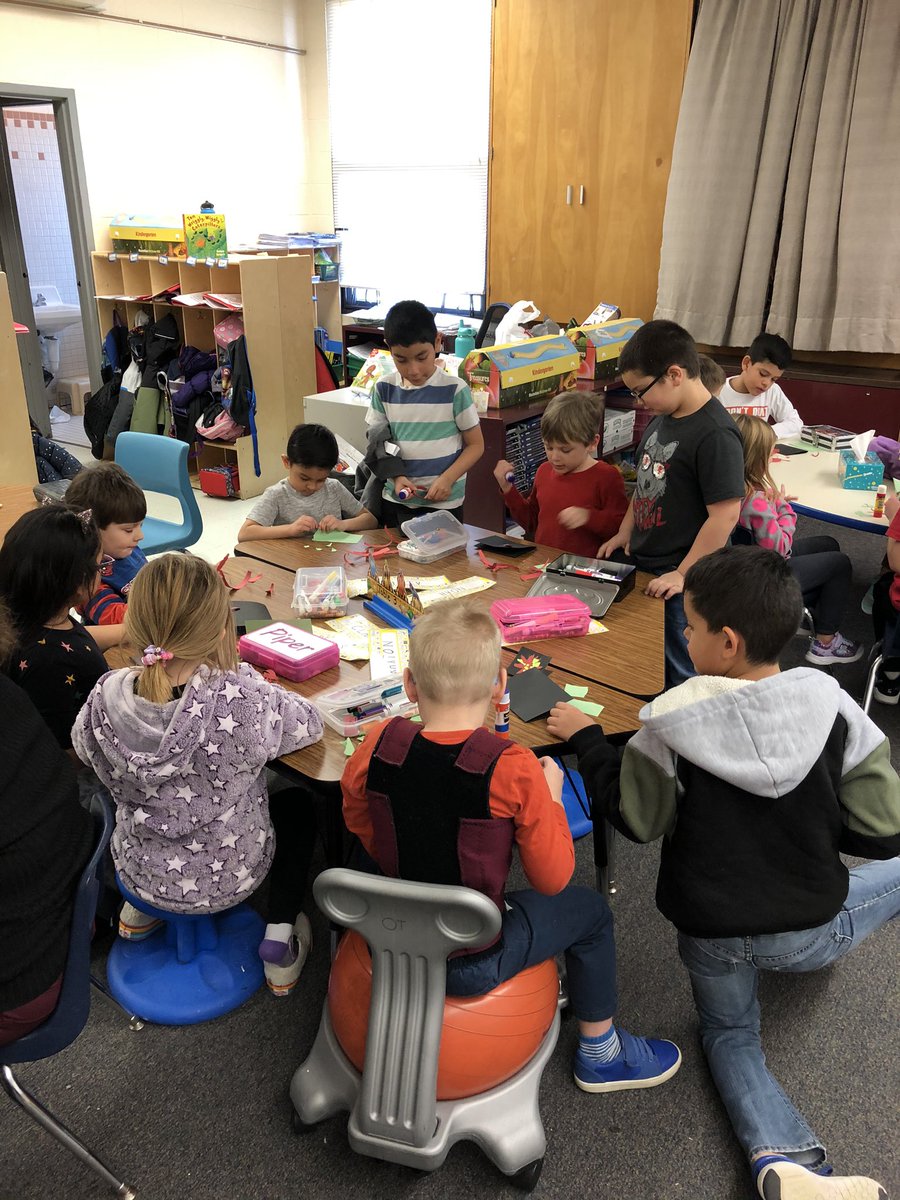 LawrenceKinder's tweet photo. We appreciate our second grade buddies for sharing this activity with our kindergarten class! @AvonNovas https://t.co/4DP4MmnObS