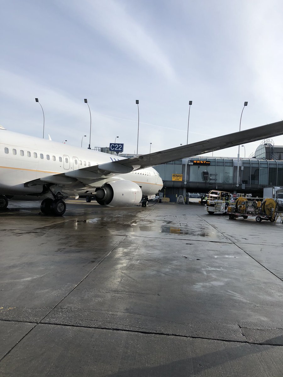 Hats off to all our coworkers working out in the ramp Efficiently and Safe during our freezing temperatures in our busy hub #ORD  We appreciate your hard work helping us keep #ConnectingpeopleUnitingtheWorld #CorporateSafety #IEP #BeinUnited @HermesPinedaUA @MikeHannaUAL