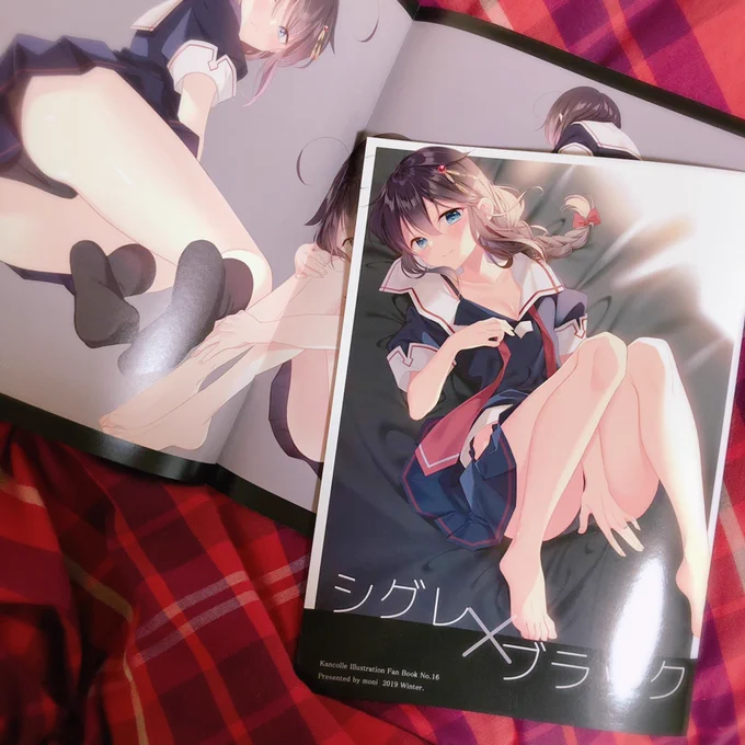 新刊届いた✨印刷めっちゃ綺麗で嬉しい!黒が光ってる〜(*'▽'*) 